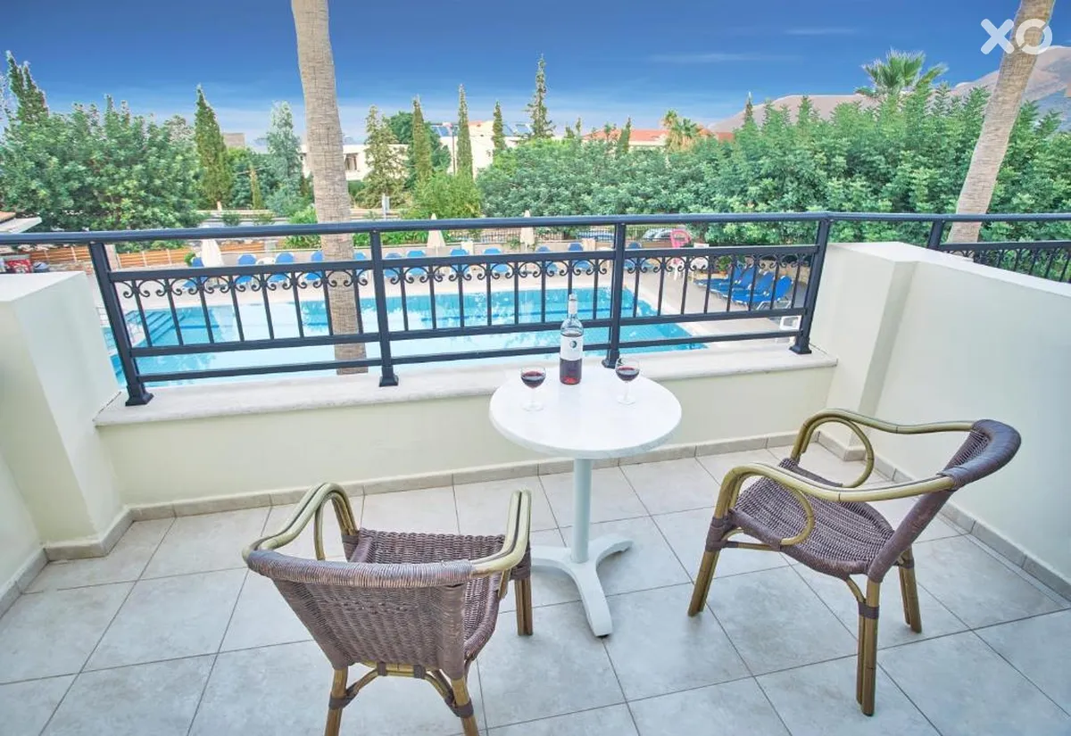 Dionysos Apartments & Studios