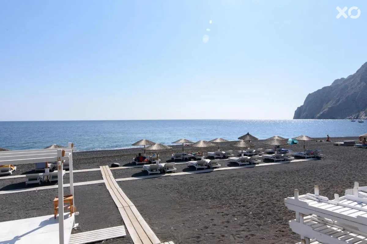 Kamari Blue Boutique Hotel