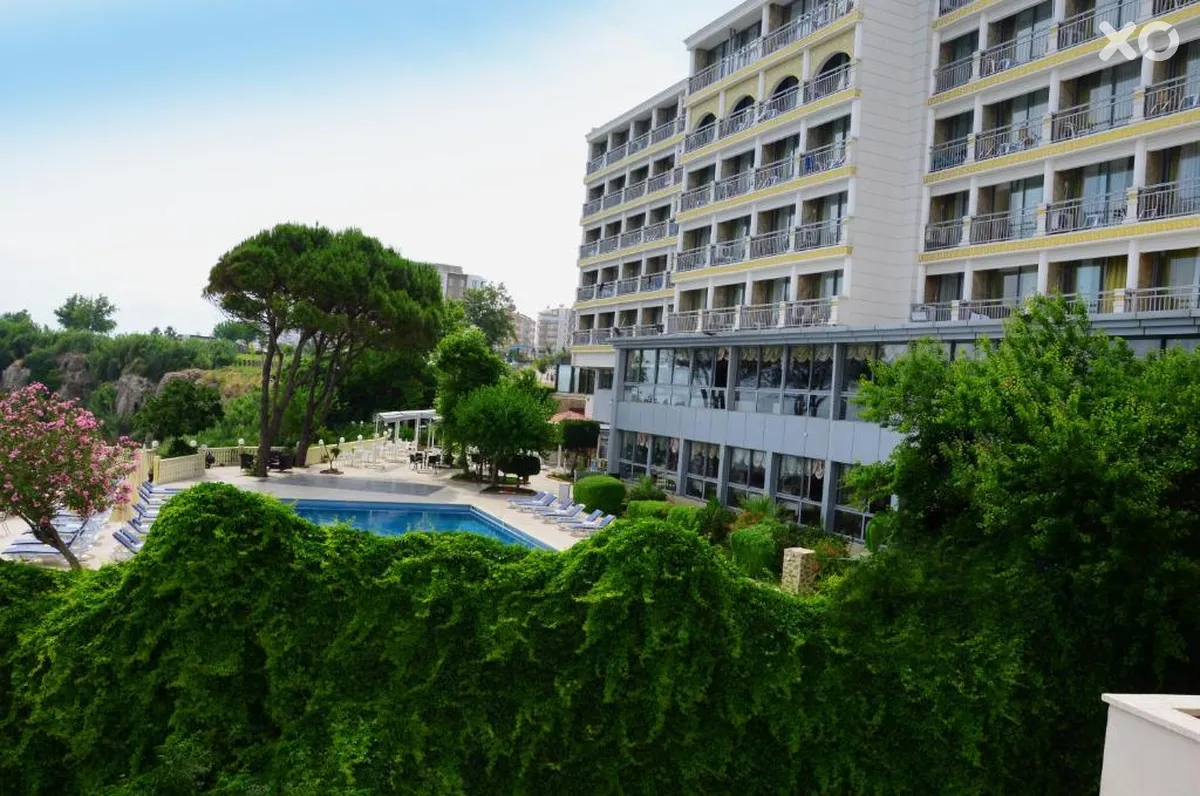Lara Hotel
