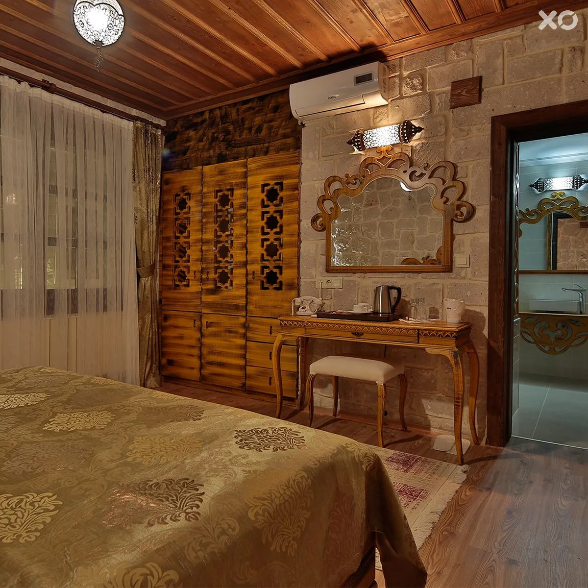 Elevres Stone House