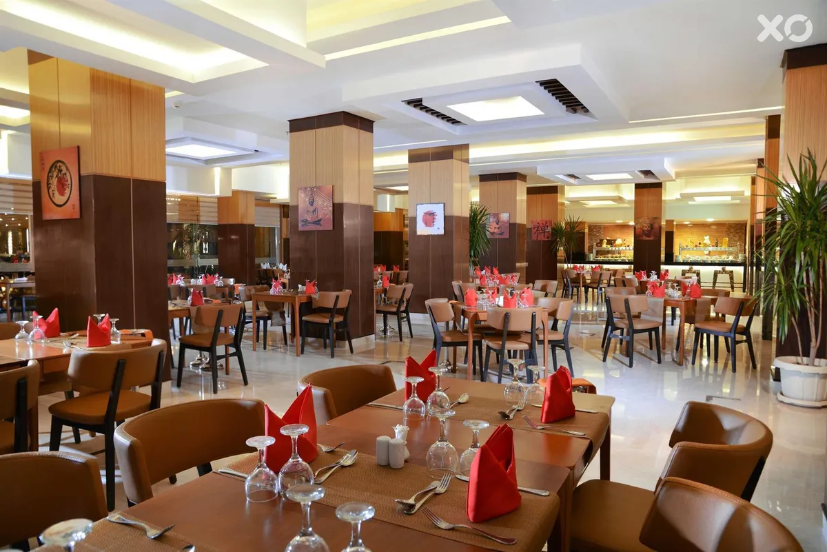 Albatros White Beach Resort