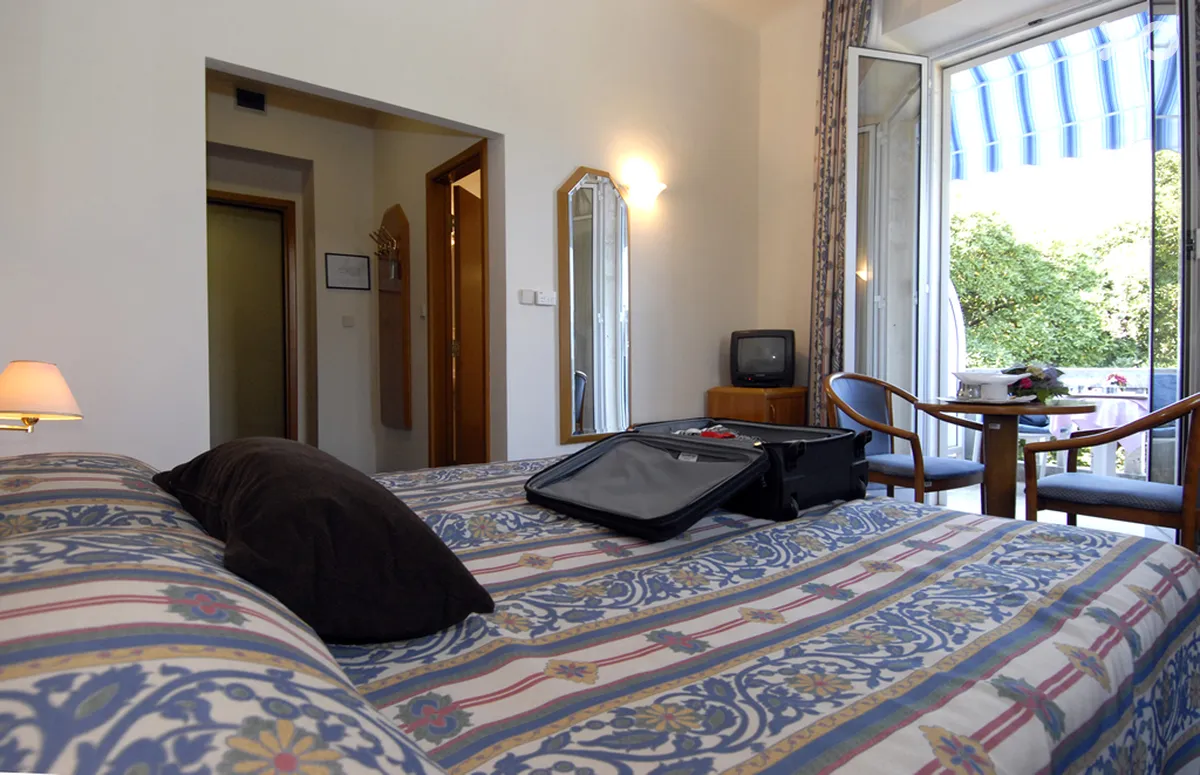 Komodor Hotel