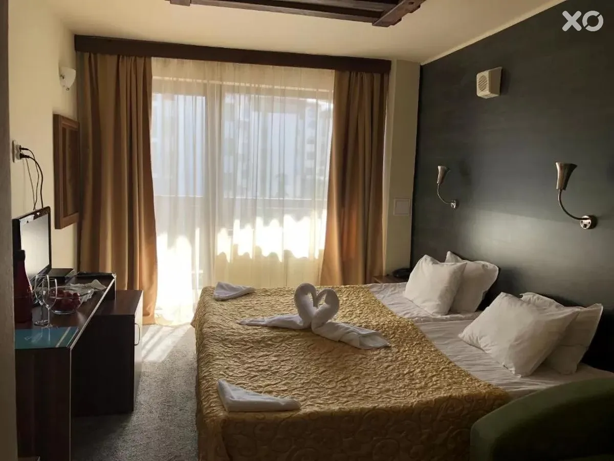 Flora Hotel