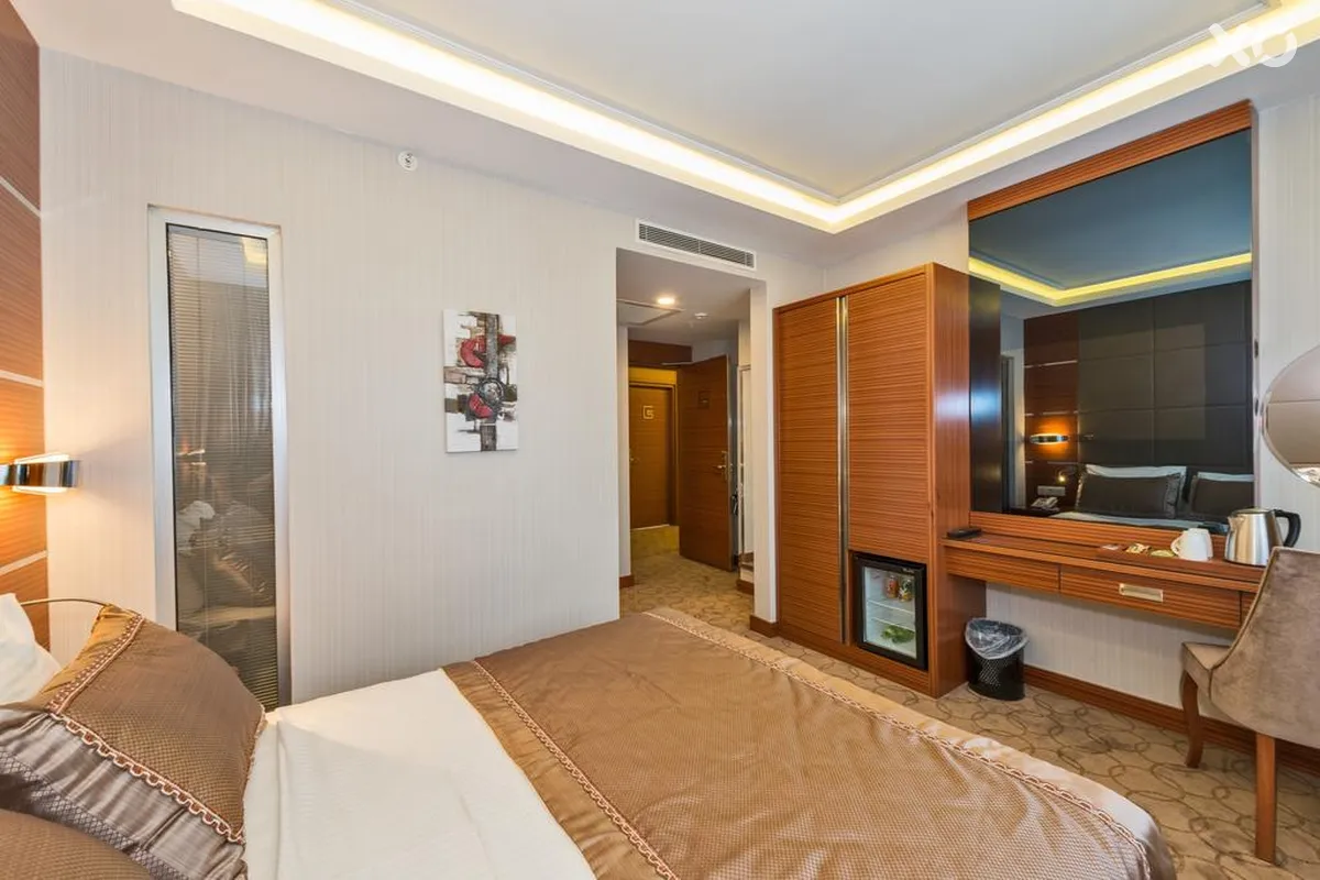 Glorious Hotel