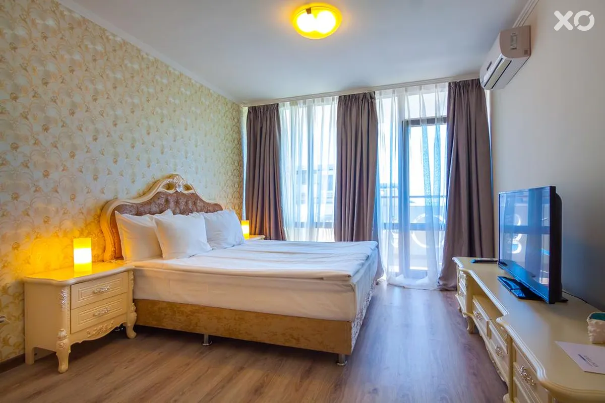 Apolonia Resort