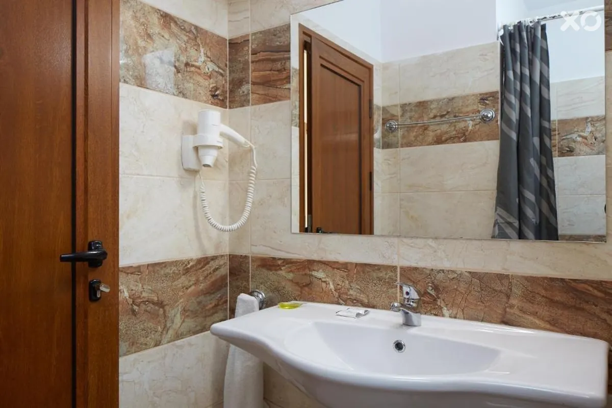 Lira Hotel