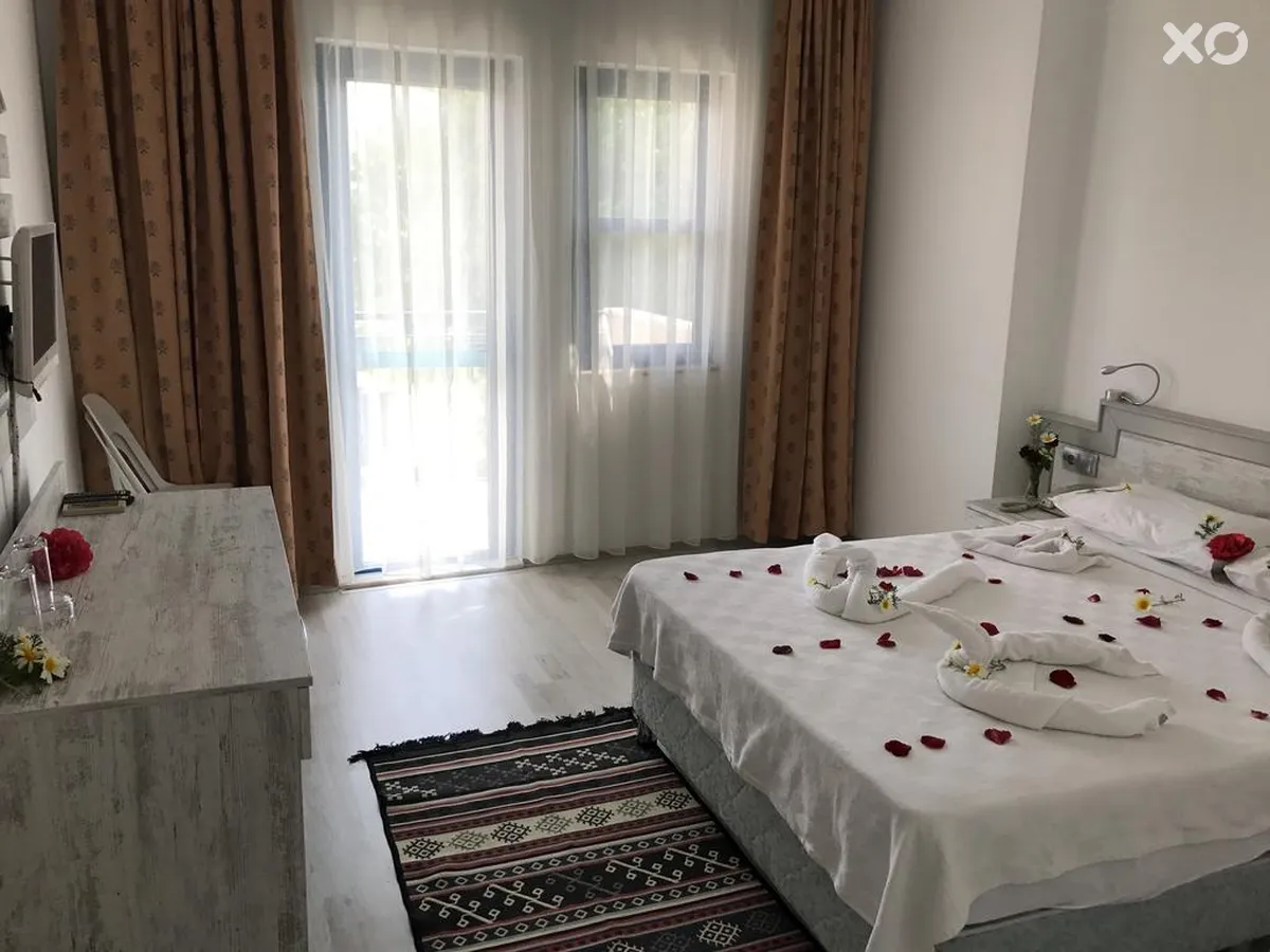 Aymes Hotel
