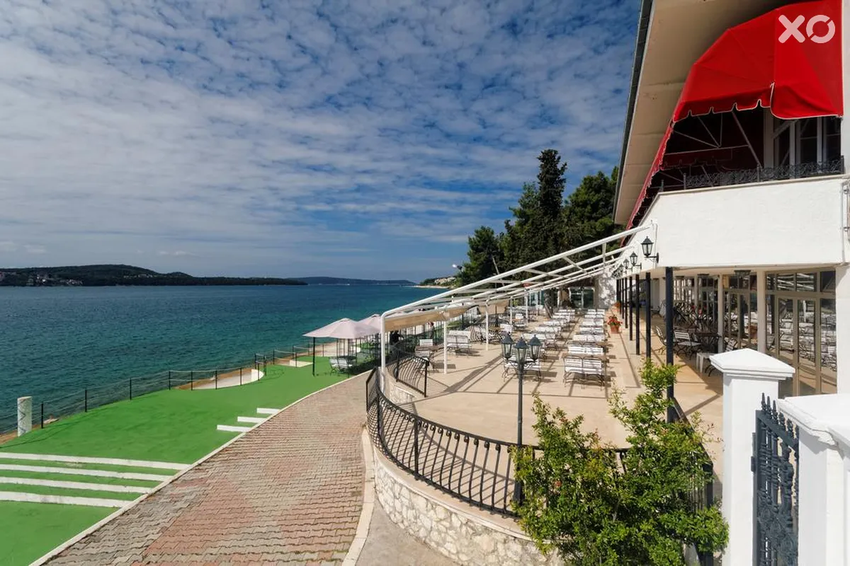 Val Hotel