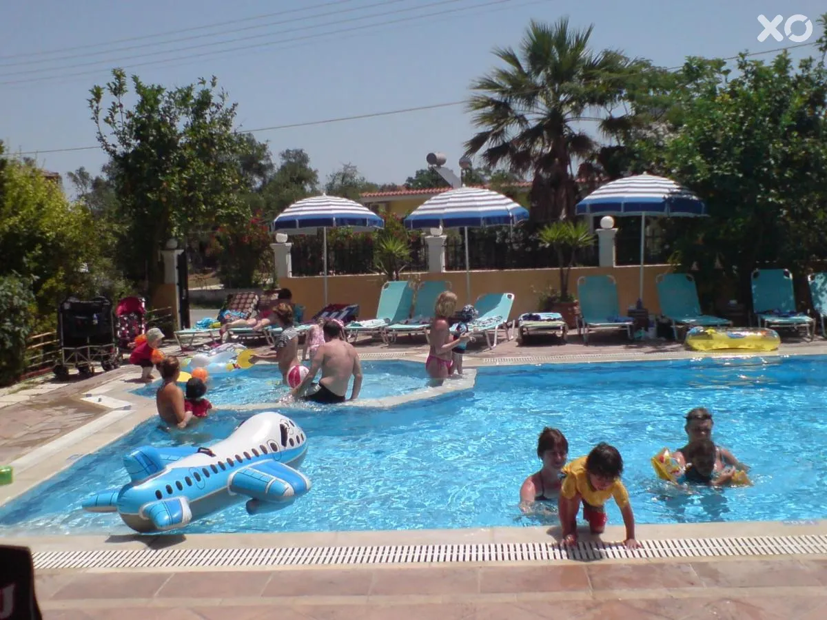 Makis Louvlis Apartments & Studios