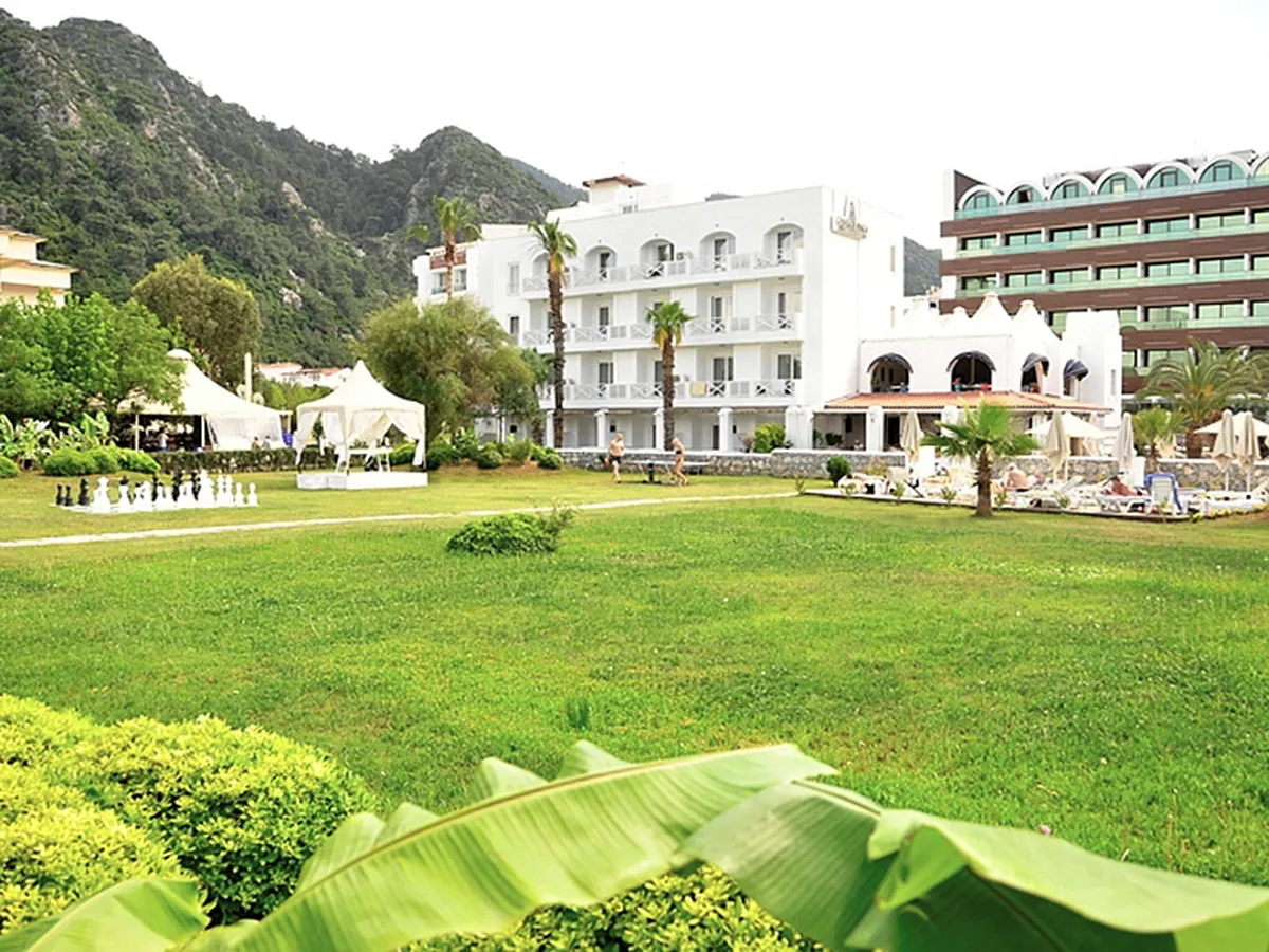 Casa Blanca Beach Hotel