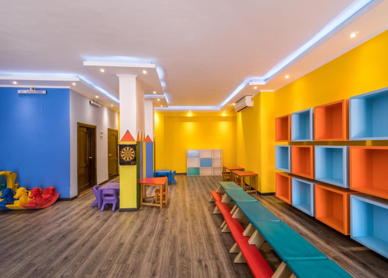 Sunny Days El Palacio