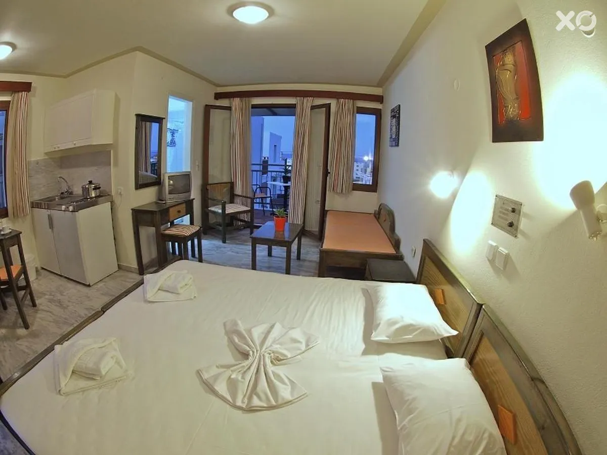 Alexandros M Hotel