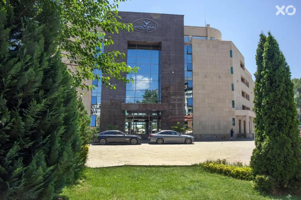 Jeravi Hotel
