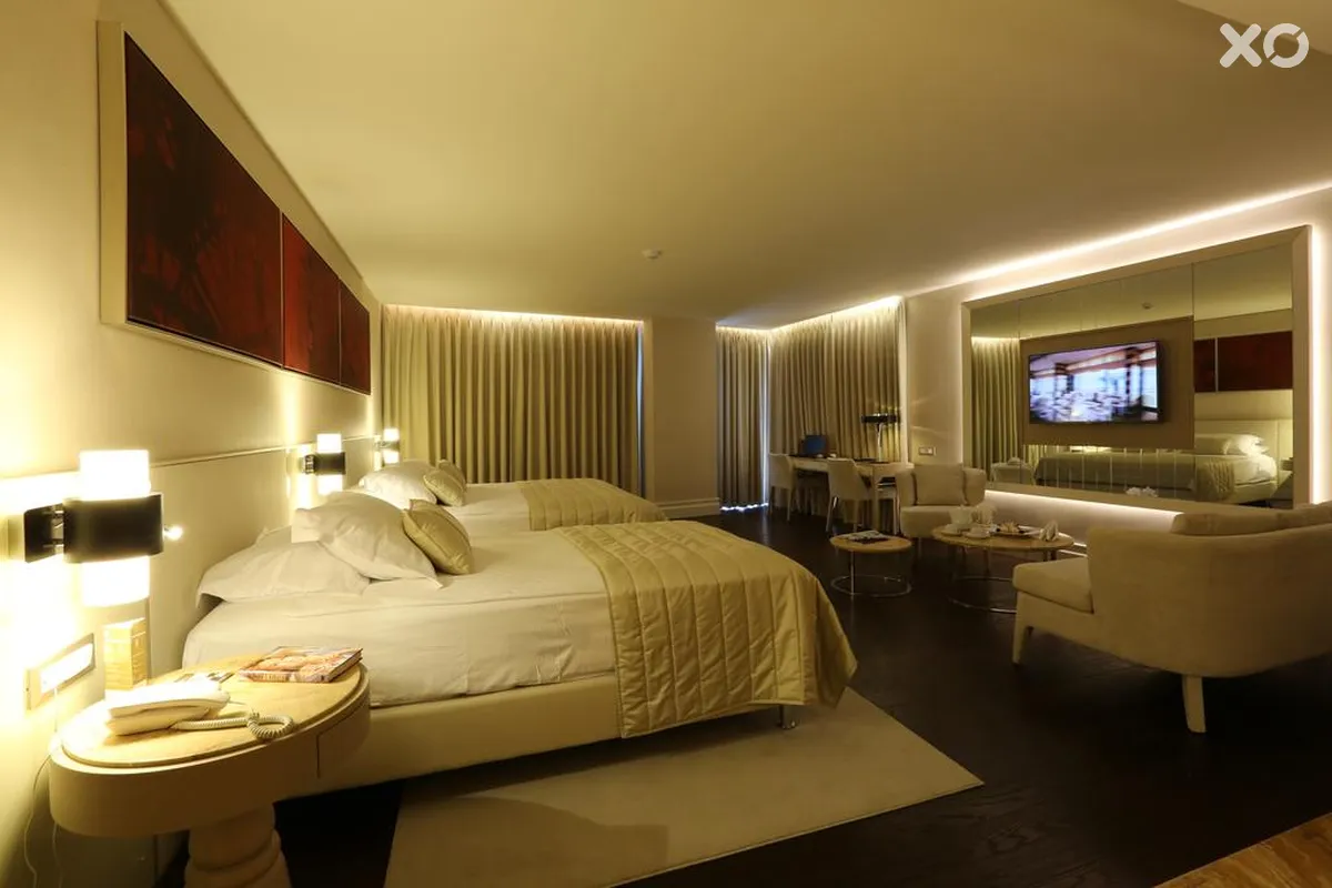 Charisma De Luxe Hotel