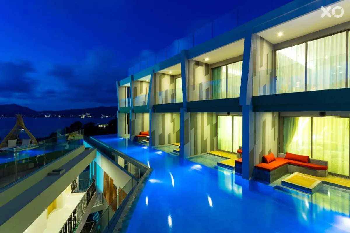 Crest Resort & Pool Villas