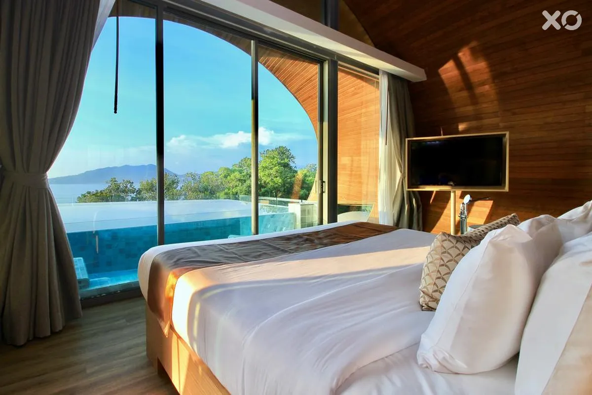 Crest Resort & Pool Villas