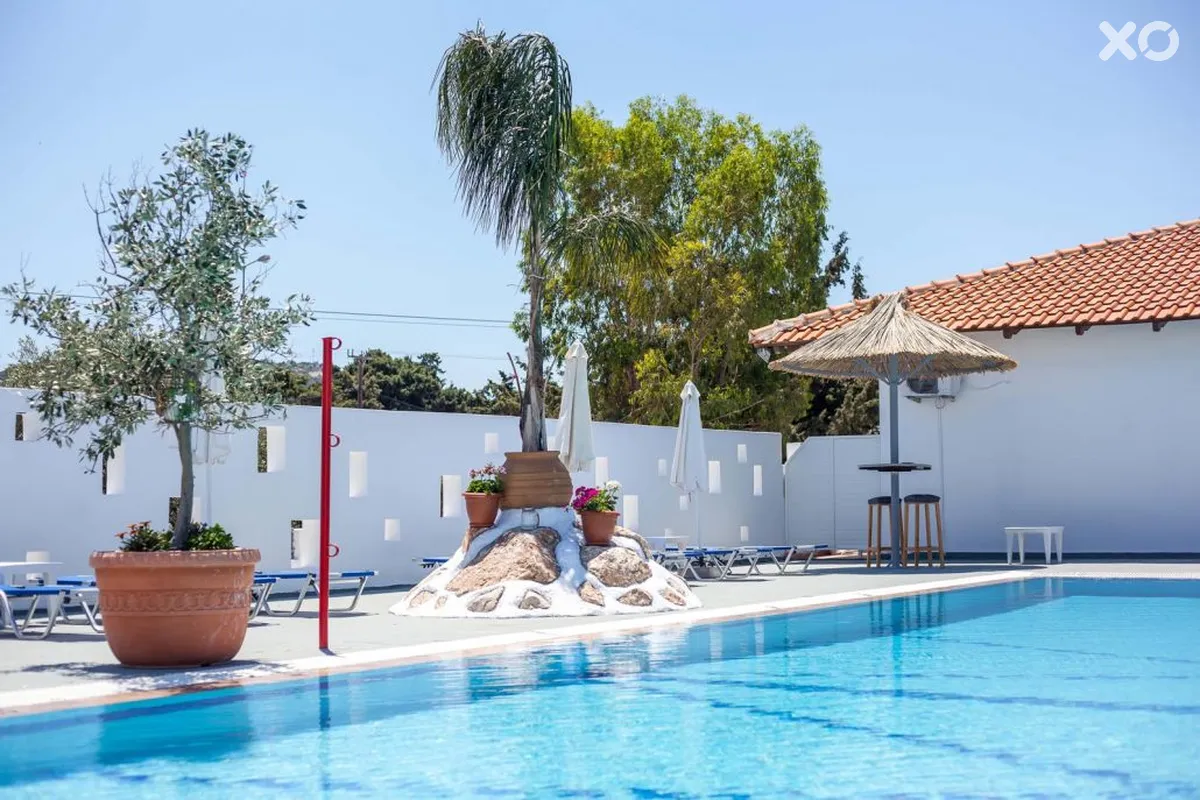 Tinas Plus Hotel