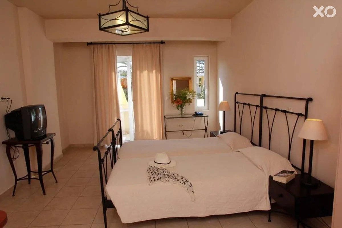Lambrinos Suites