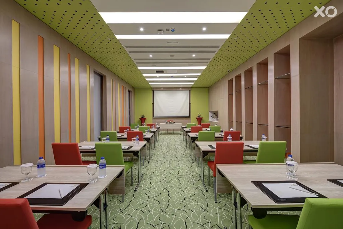 Al Khoory Atrium Hotel