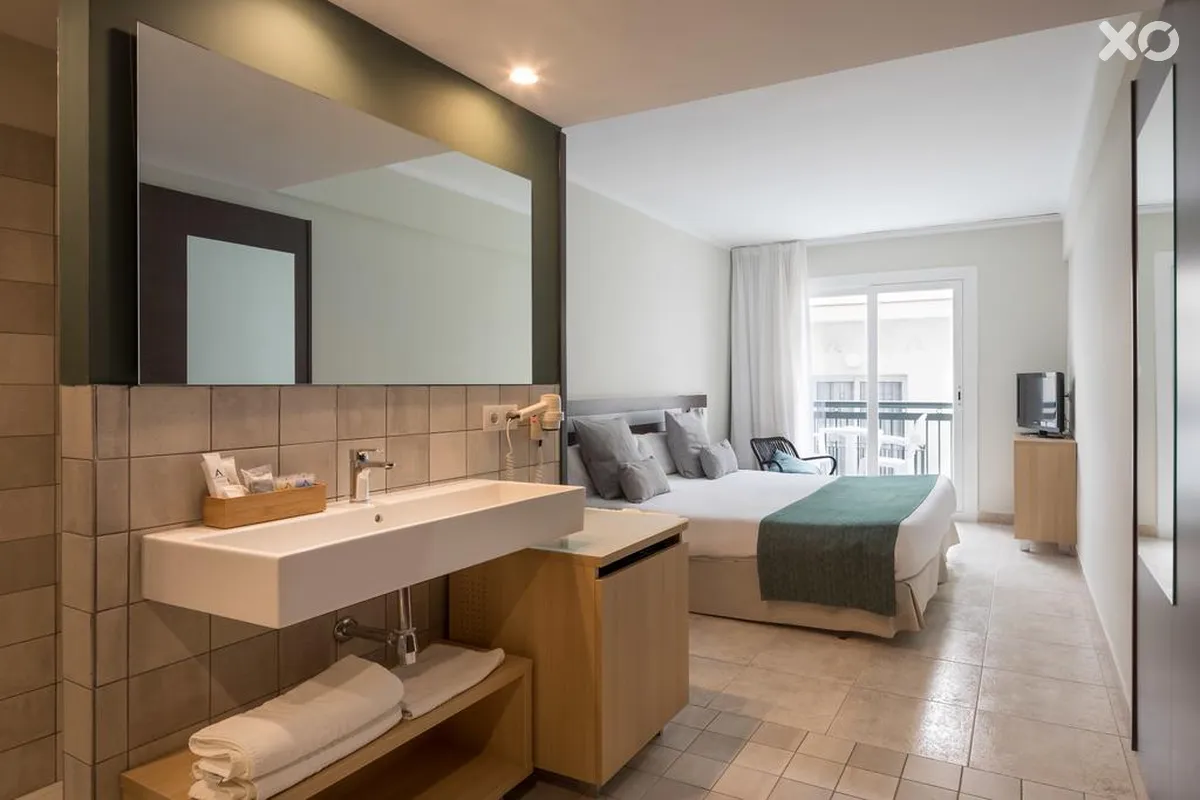 Aqua Hotel Bertran Park