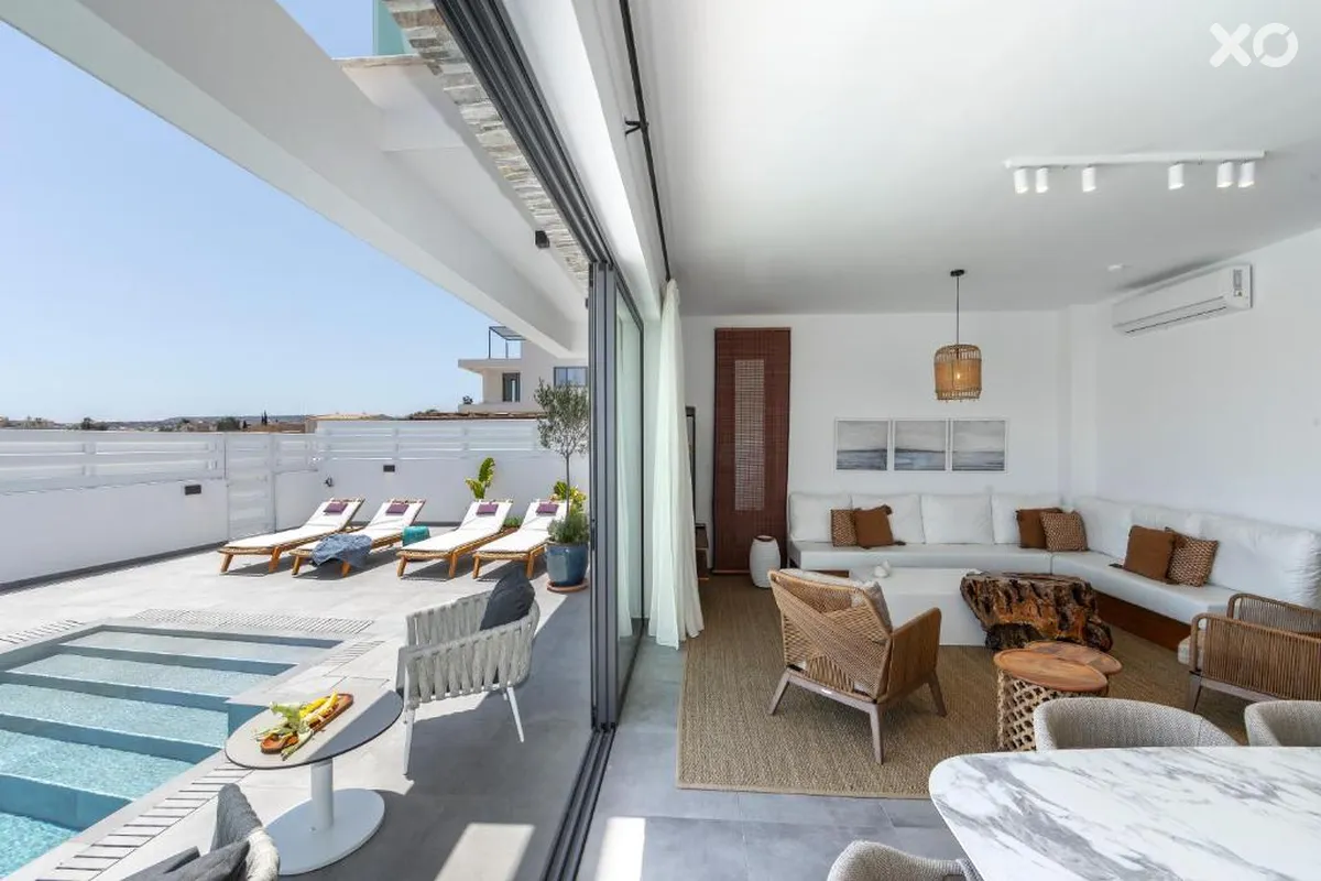 Louis Chris Le Mare Gold Villa