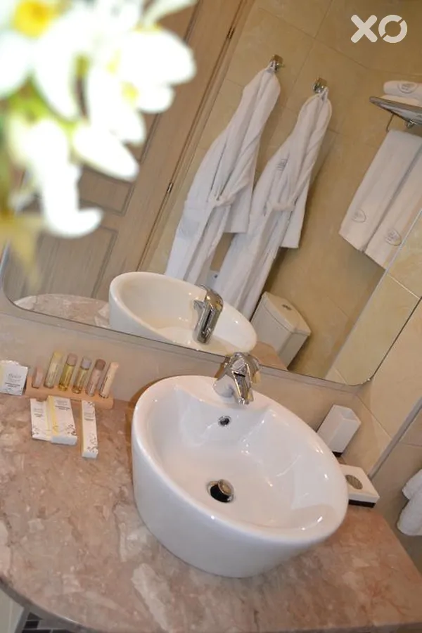 Greek Pride Cronwell Rahoni Hotel
