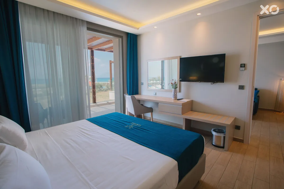 Almyros Beach Resort & Spa