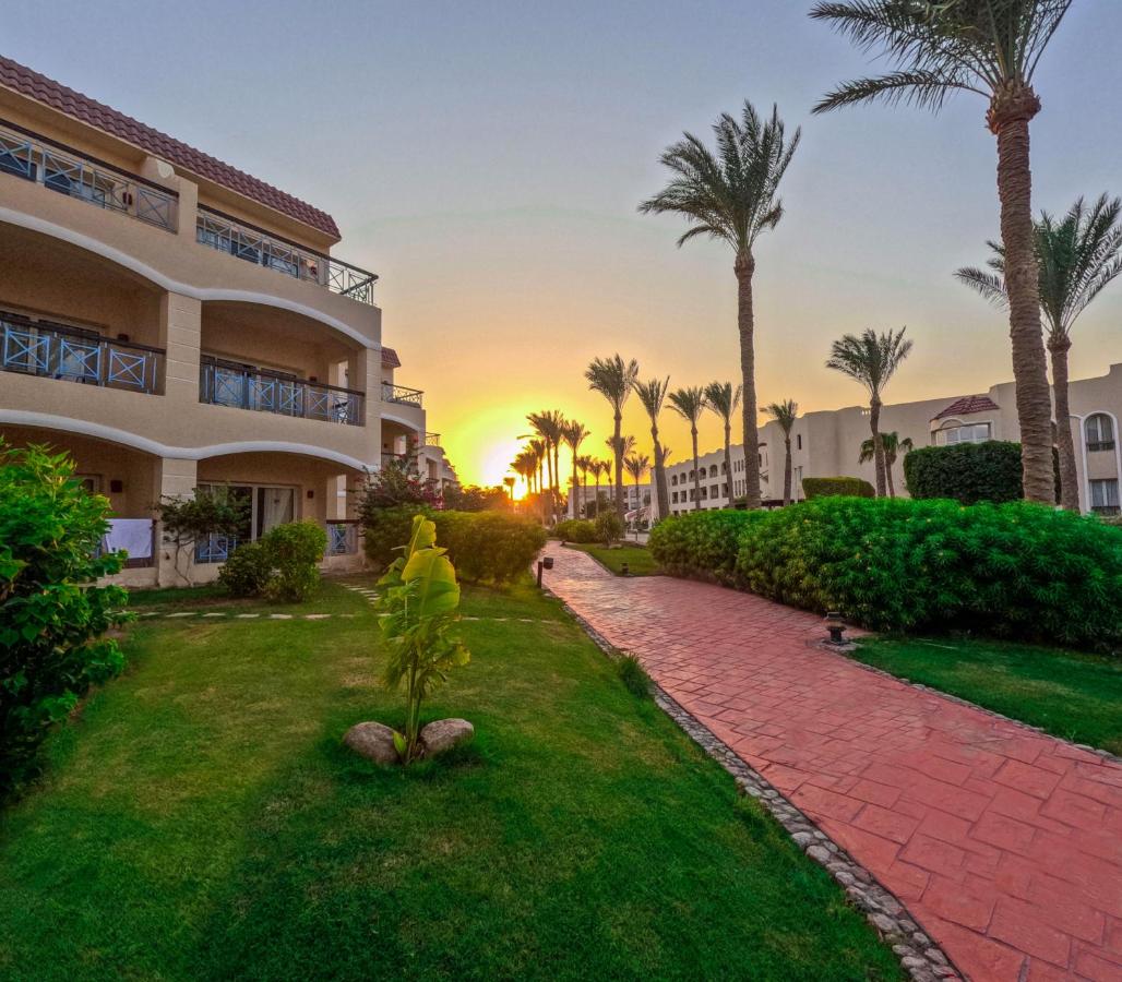 Ivy Cyrene Island Resort