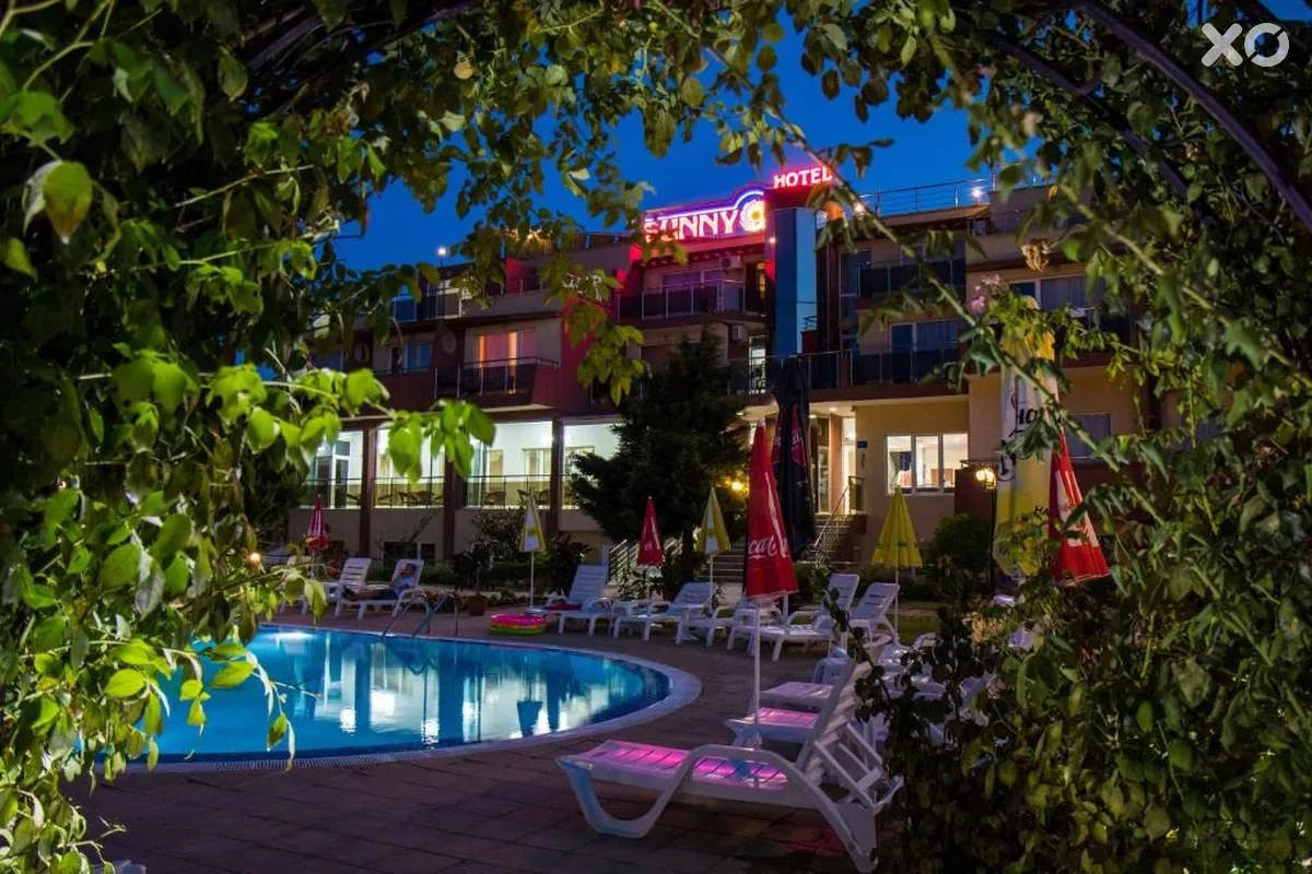 Sunny Hotel