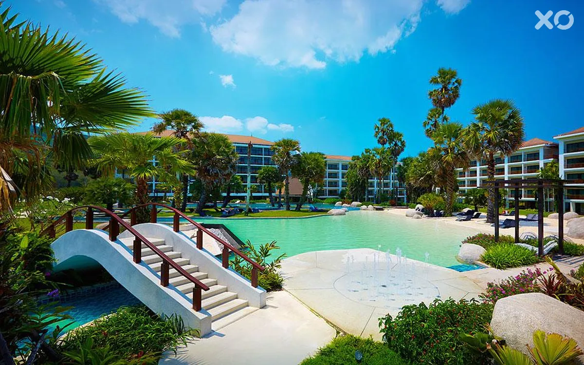 Naithonburi Beach Resort