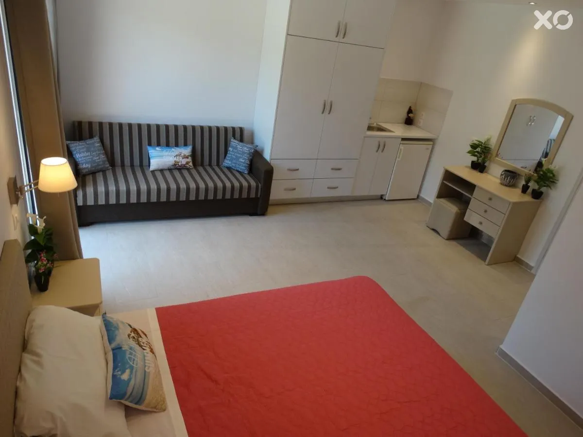 Makis Louvlis Apartments & Studios