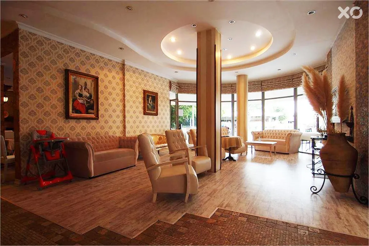 Romance Hotel