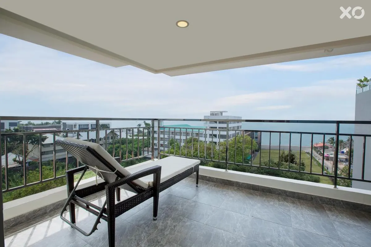 Golden Jomtien Beach Hotel