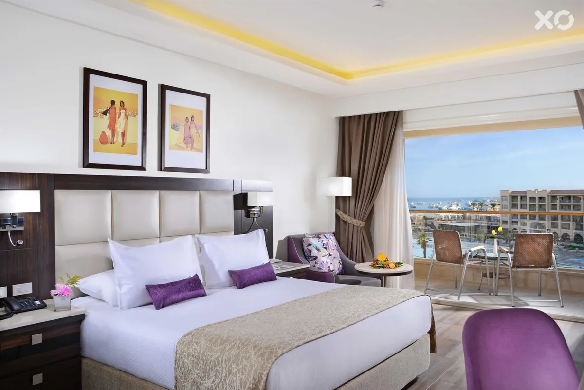Albatros White Beach Resort