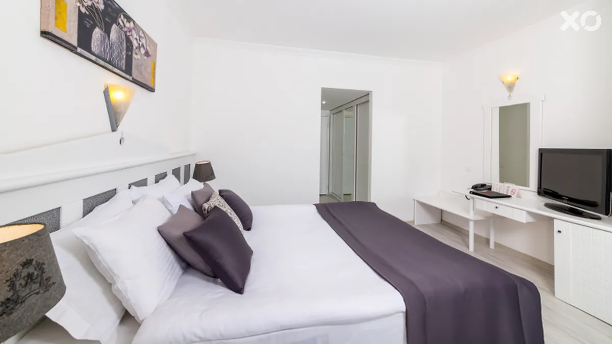 Aryes Deluxe Hotel