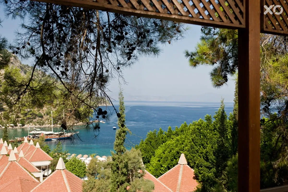 Hillside Beach Club