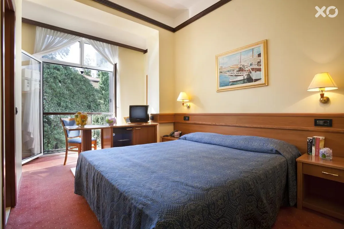Kristal Hotel