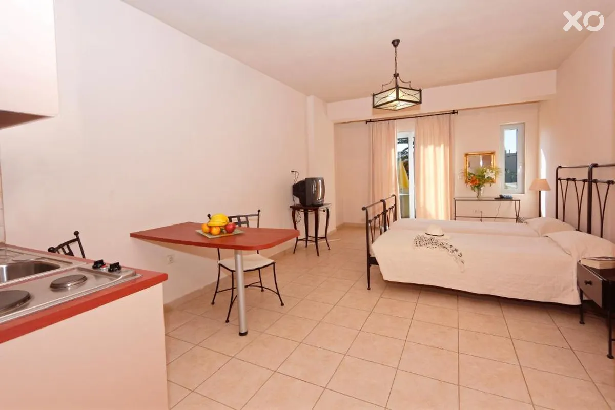 Lambrinos Suites