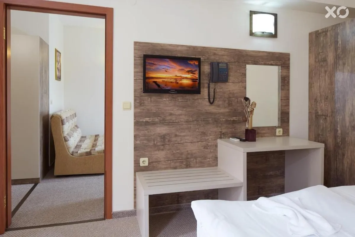 Lira Hotel