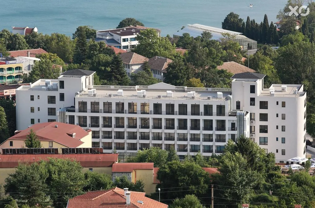 White Rock Castle Suite Hotel