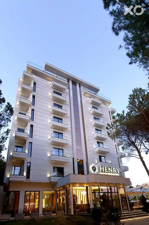 Henry Resort & Spa