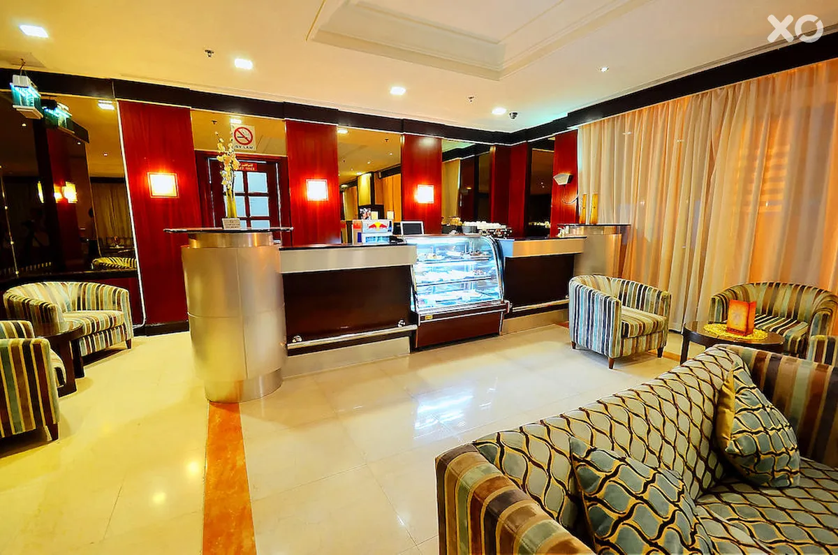 Landmark Summit Hotel