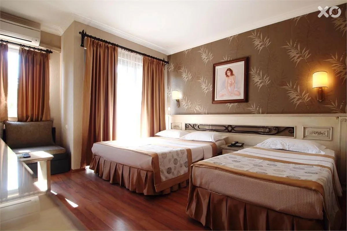 Romance Hotel