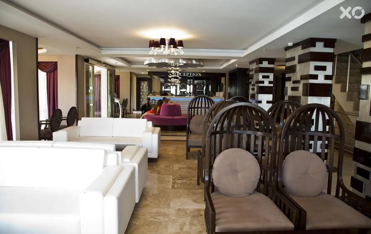 Adella Side Hotel