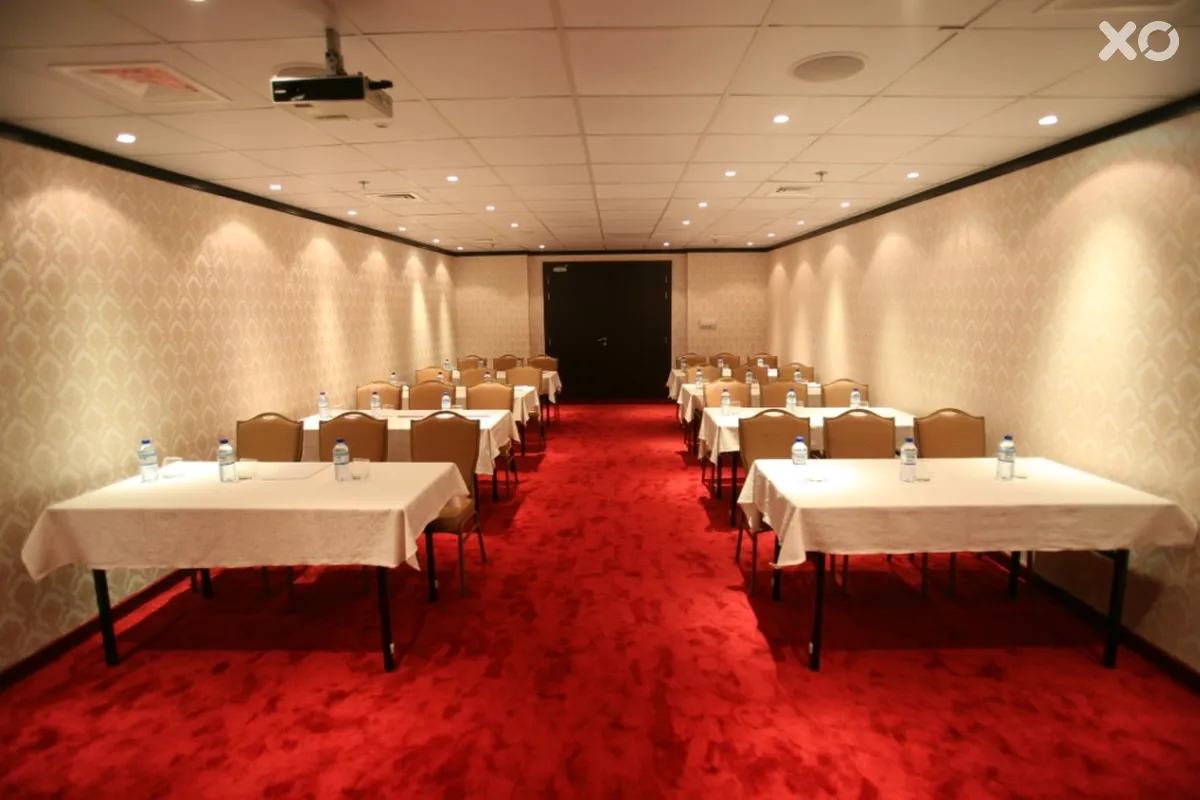 Grandeur Hotel