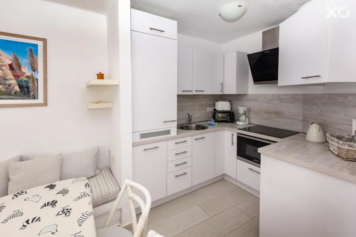 R2 Maryvent Beach Apartments