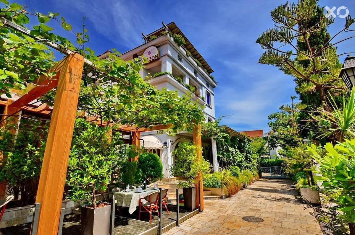 Velzon Villa