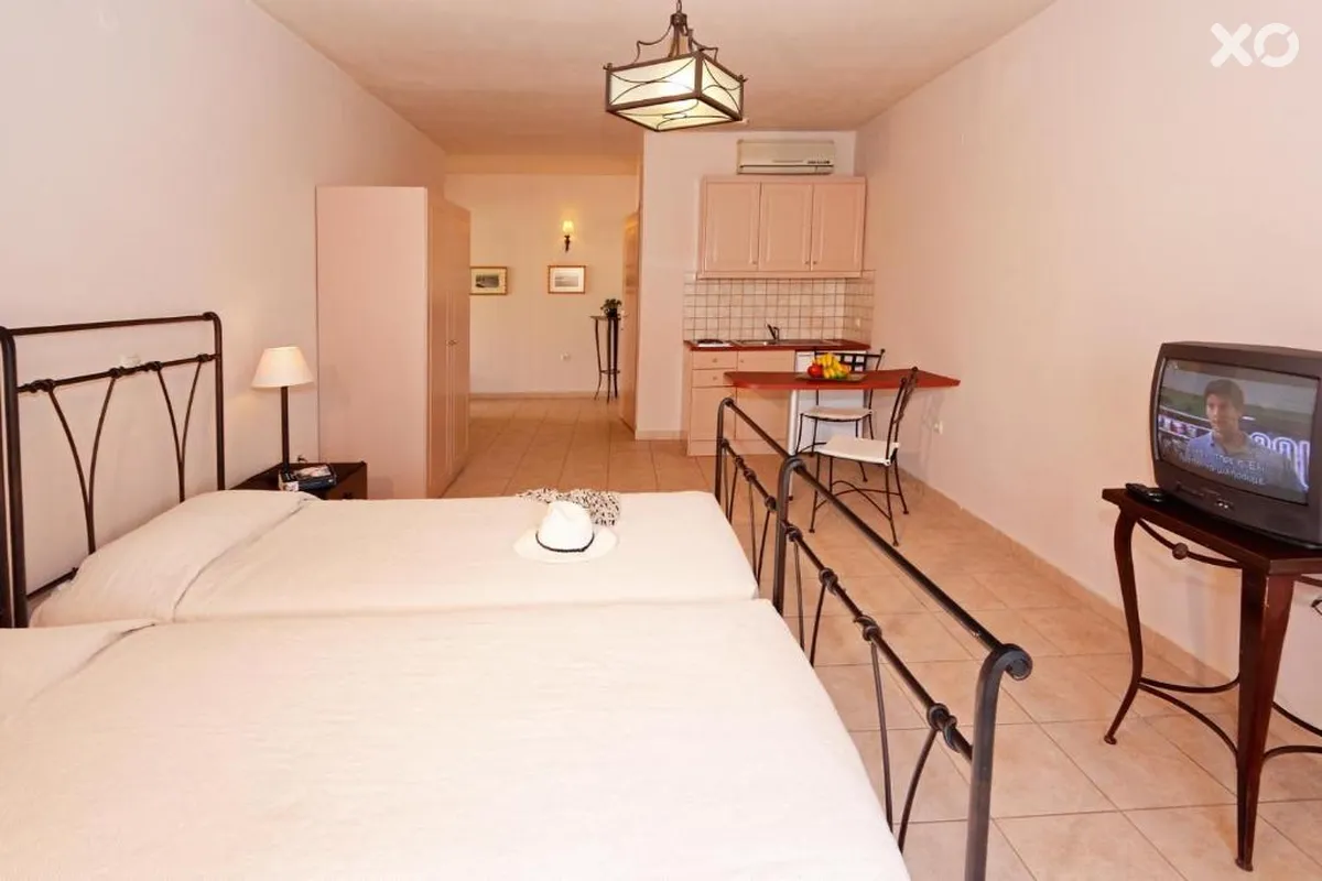Lambrinos Suites
