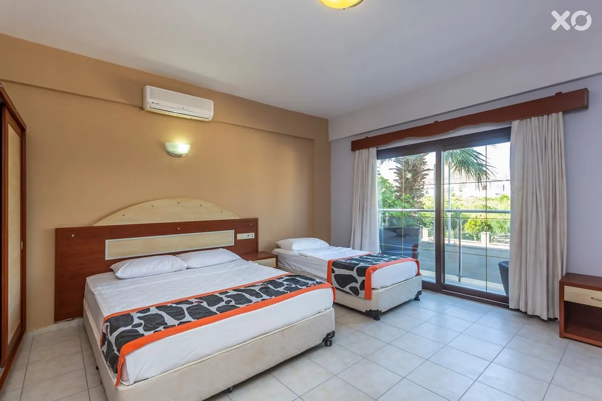 Tiana Moonlight Hotel