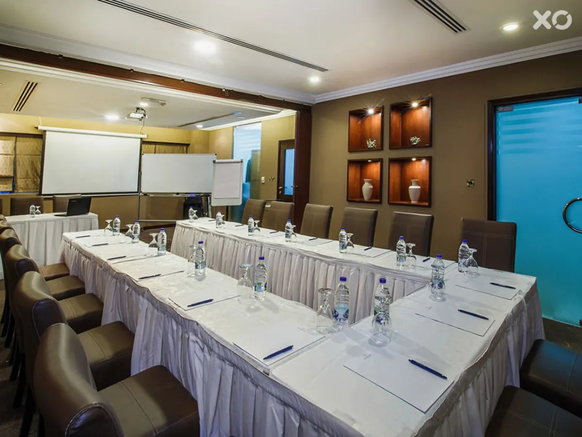 Landmark Summit Hotel
